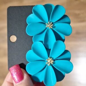 Teal Flower Pierced Earrings. NEW!